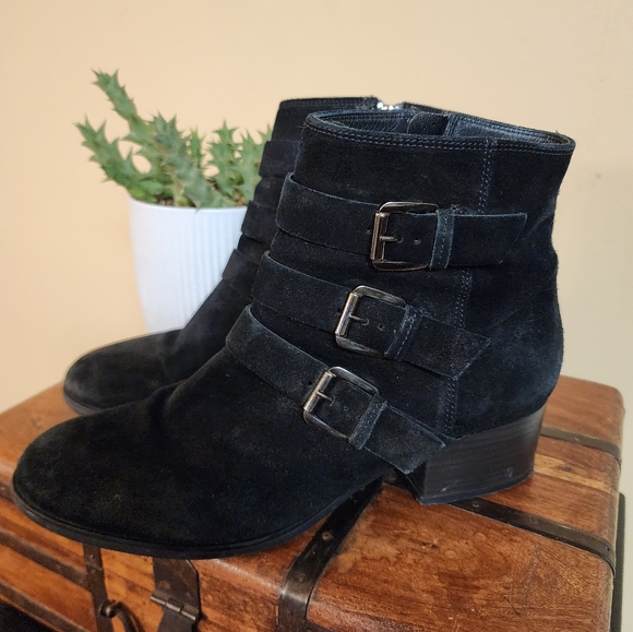 CLARKS Elvina Haze Distressed Buckle Ankle Boots - Picture 6 of 9